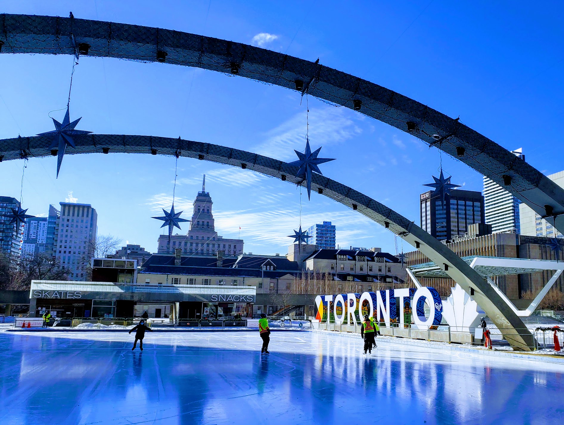 exploring-downtown-toronto-ice-rinks-during-covid-gohiketravel